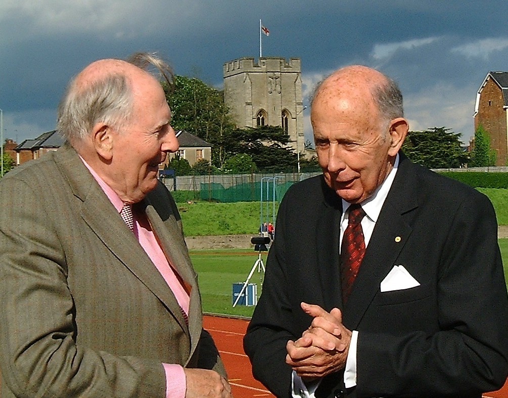 Roger_Bannister_and_John_Landy_at_Iffley_Road_on_the_50th_anniversary_of_the_four_minute_mile_6_May_2004